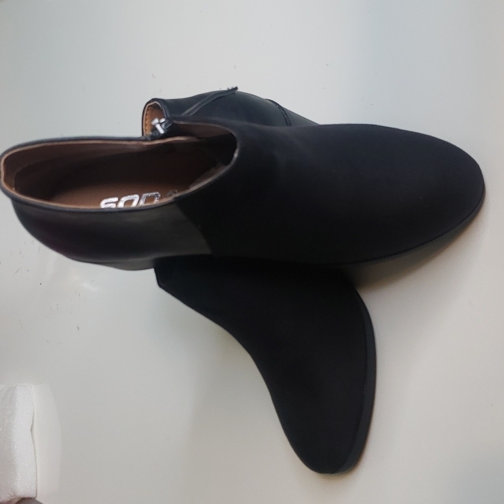 𝅺BLACK Zip Ankle Booties - Picture 8 of 11